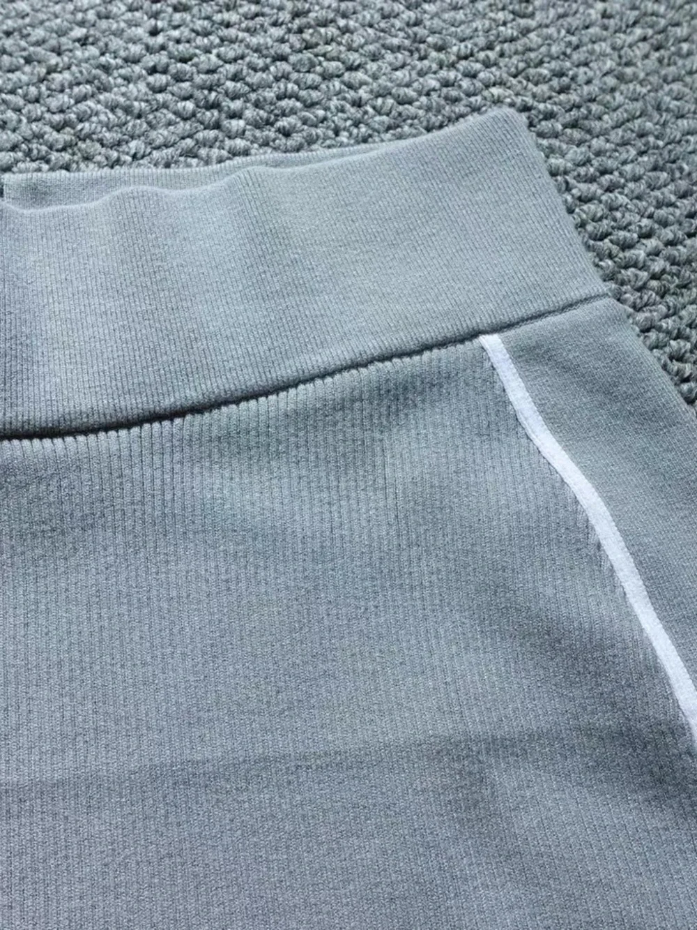 Alo yoga Ribbed Sweater Knit Highline Mini Skirt - Grey/White size S